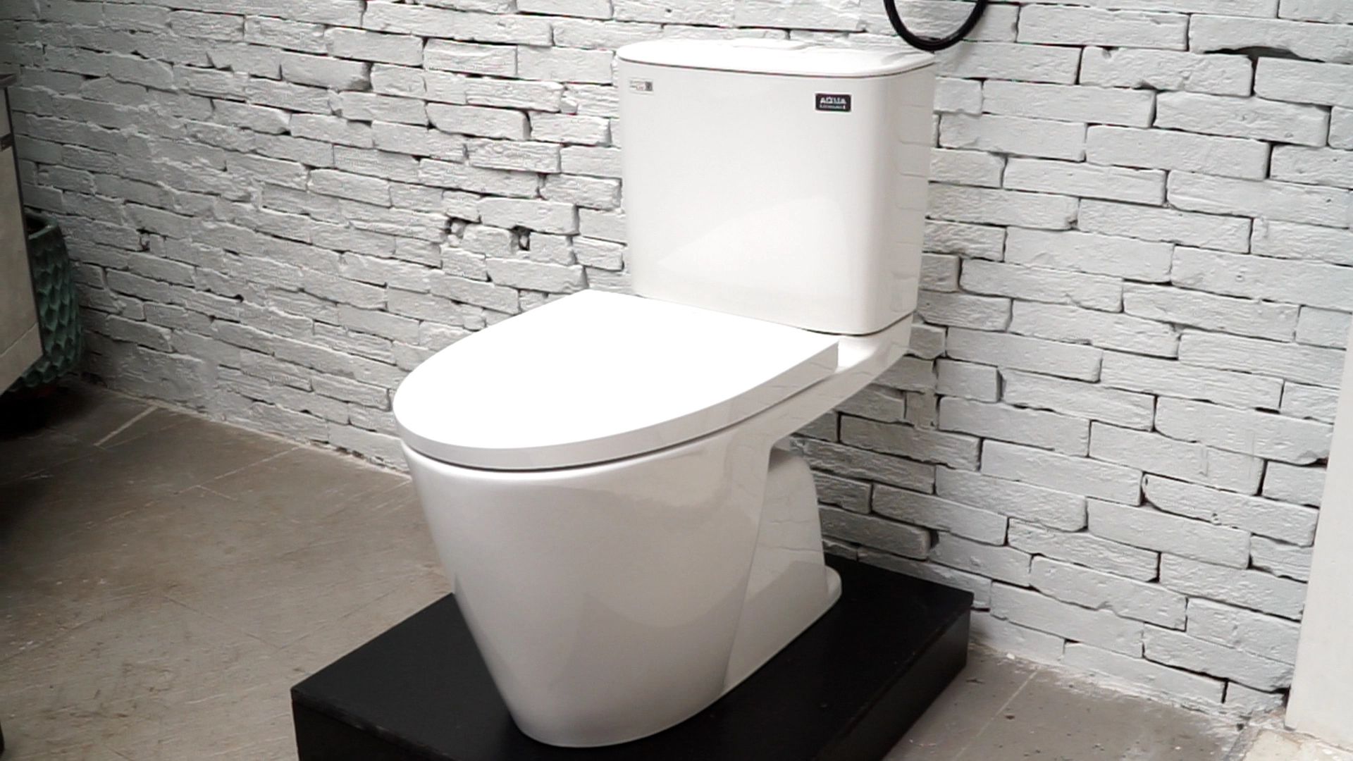 Bồn cầu 2 khối INAX AC-602VN (AC602VN) nắp đóng êm